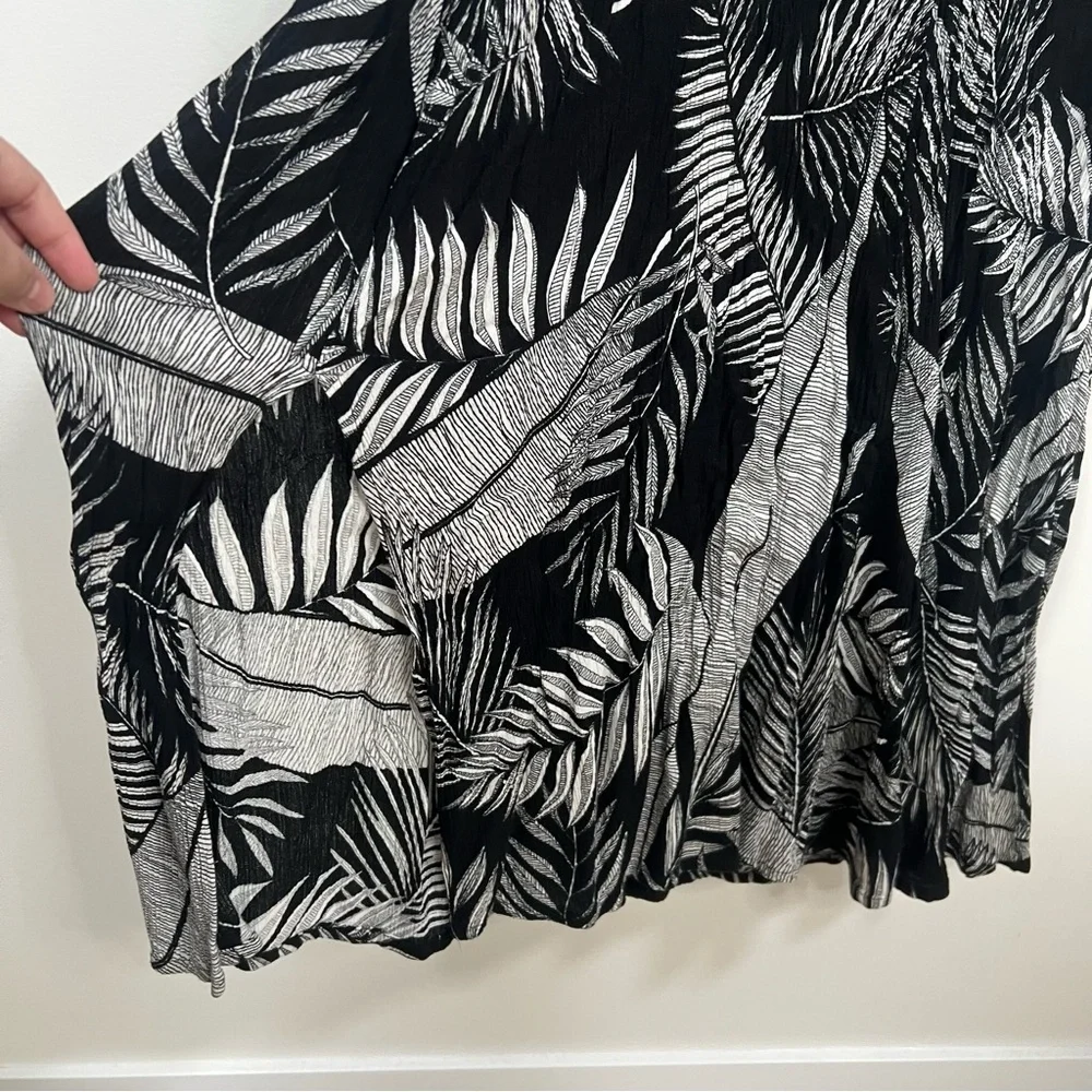 Tropical Dress‎ Black and Gray Leaf Print Maxi V-Neck Side Slit Cinched Waist - Picture 7 of 7